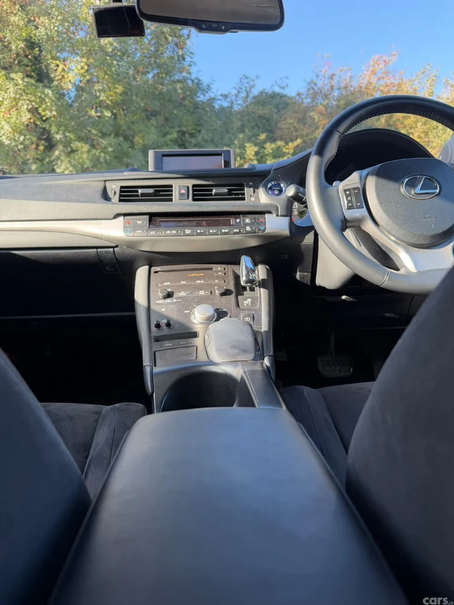 Lexus CT Hatchback, Petrol Hybrid, 2011, White
