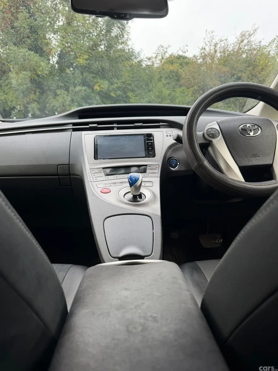 Toyota Prius Hatchback, Petrol Hybrid, 2015, White