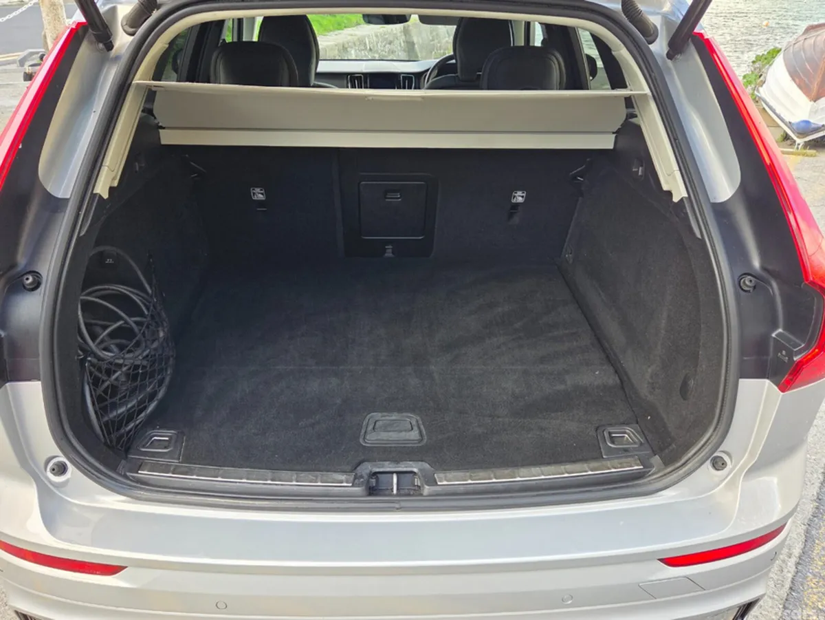 Volvo XC60 SUV, Petrol Plug-in Hybrid, 2023, Grey