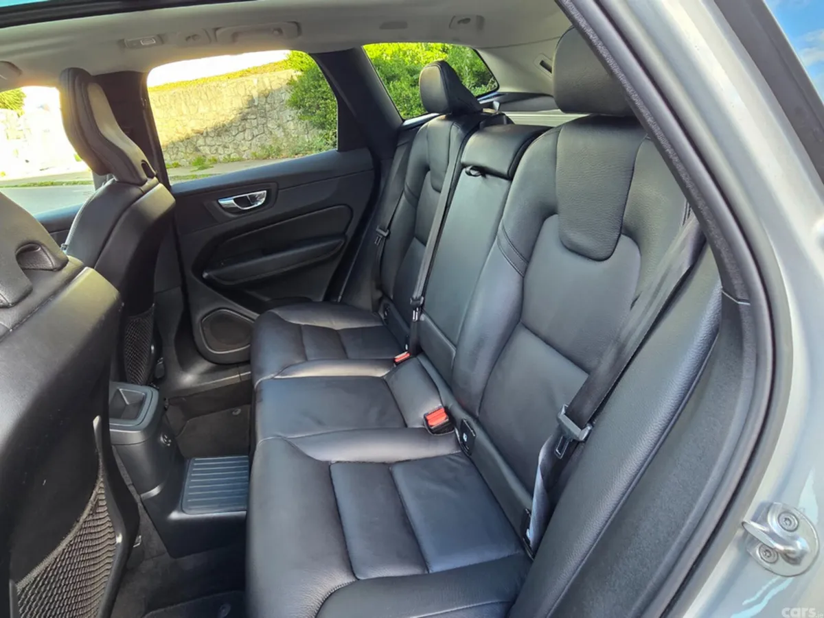 Volvo XC60 SUV, Petrol Plug-in Hybrid, 2023, Grey