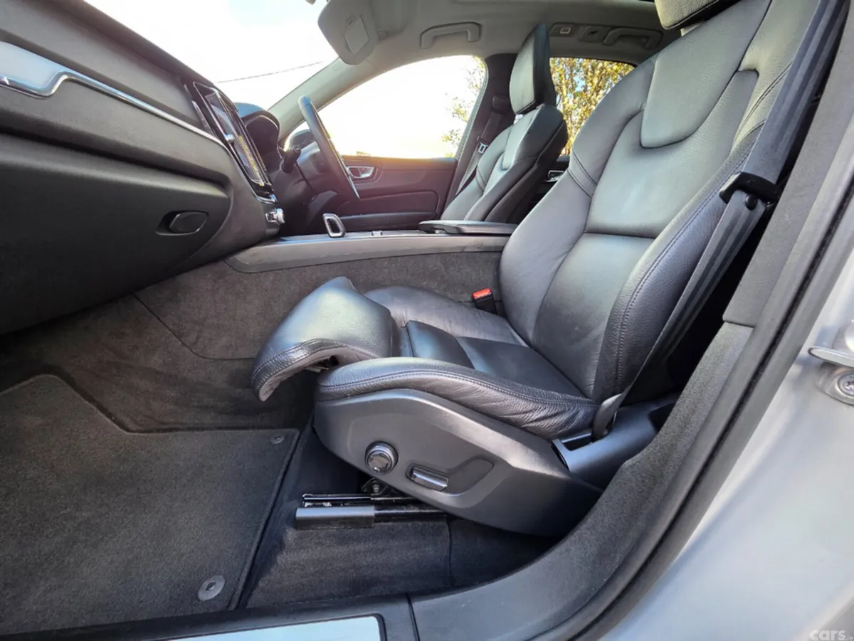 Volvo XC60 SUV, Petrol Plug-in Hybrid, 2023, Grey