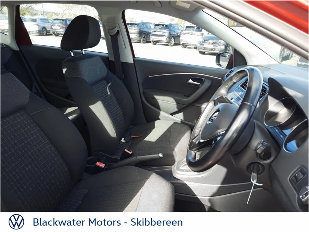 Volkswagen Polo Hatchback, Petrol, 2016, 
