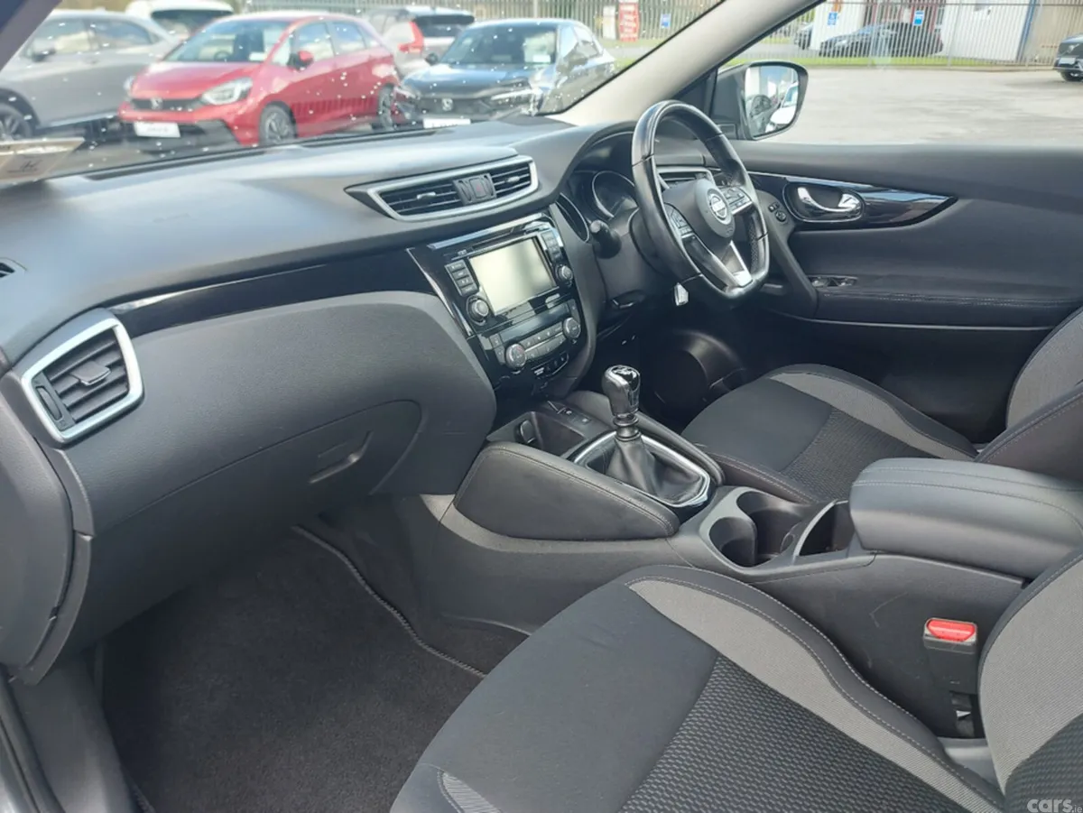 Nissan Qashqai MPV, Petrol, 2020, Grey