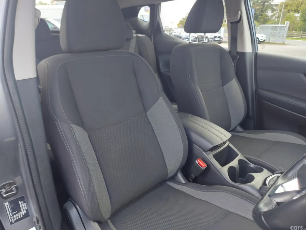 Nissan Qashqai MPV, Petrol, 2020, Grey