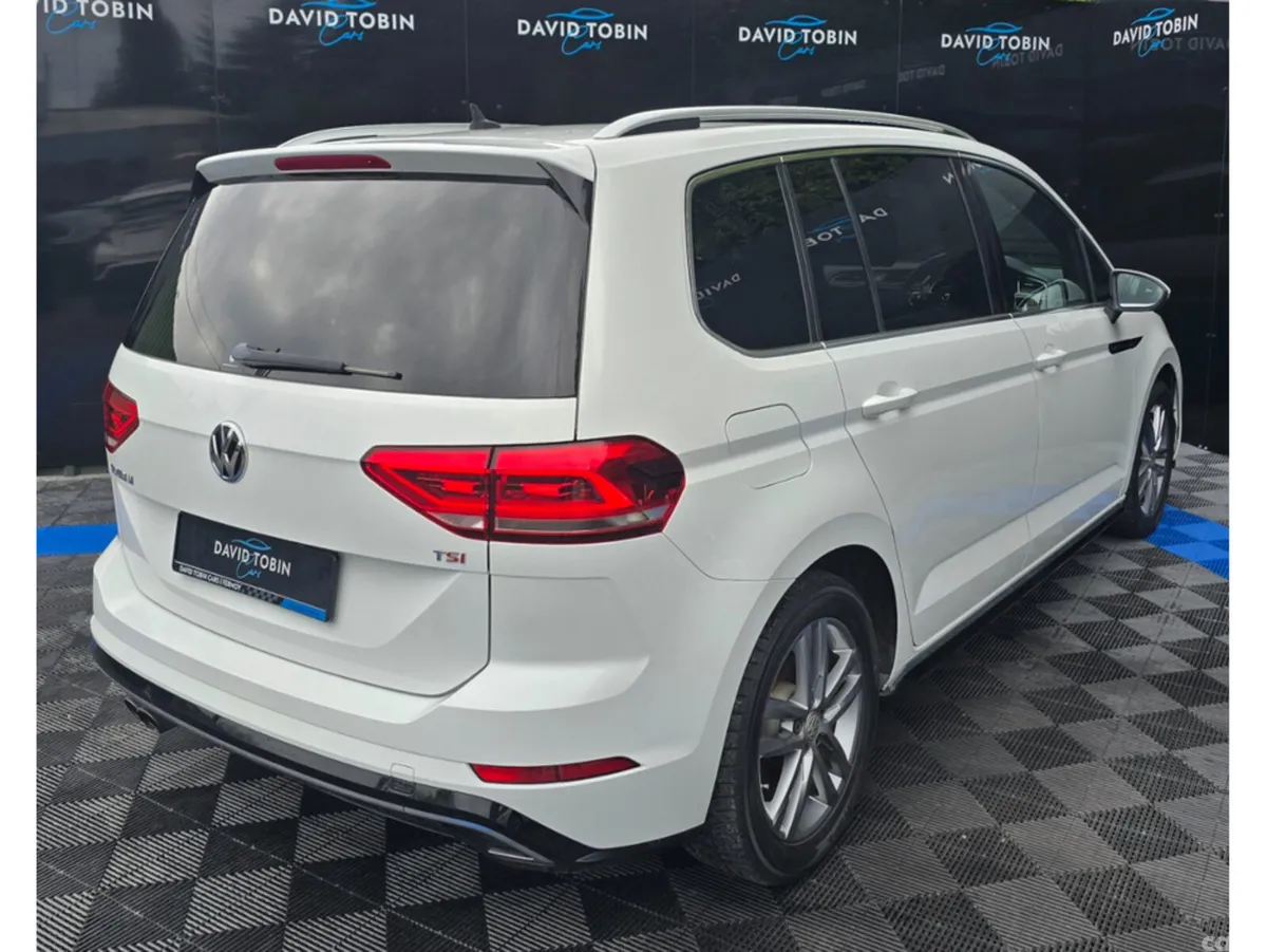 Volkswagen Touran MPV, Petrol, 2017, White