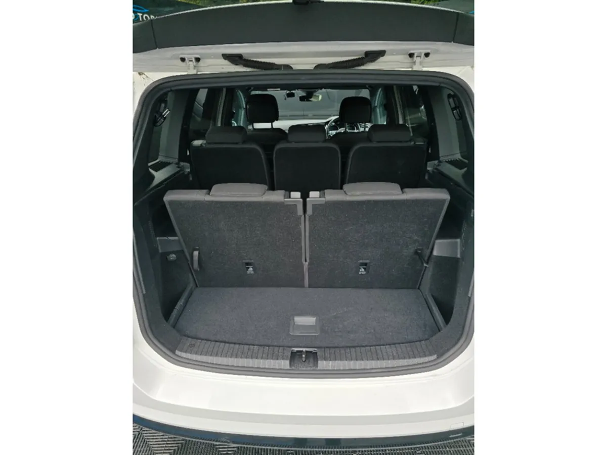 Volkswagen Touran MPV, Petrol, 2017, White