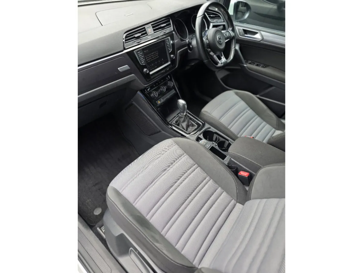 Volkswagen Touran MPV, Petrol, 2017, White