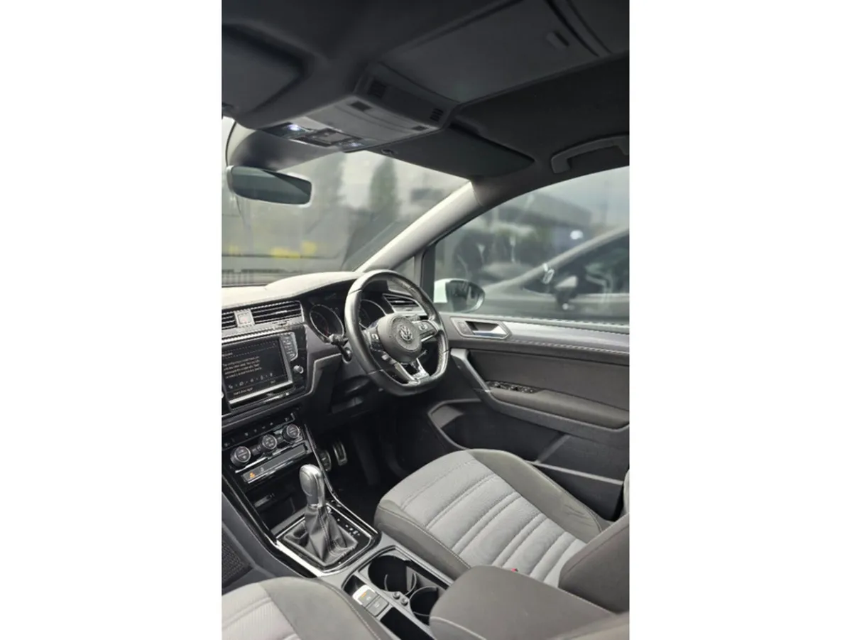 Volkswagen Touran MPV, Petrol, 2017, White