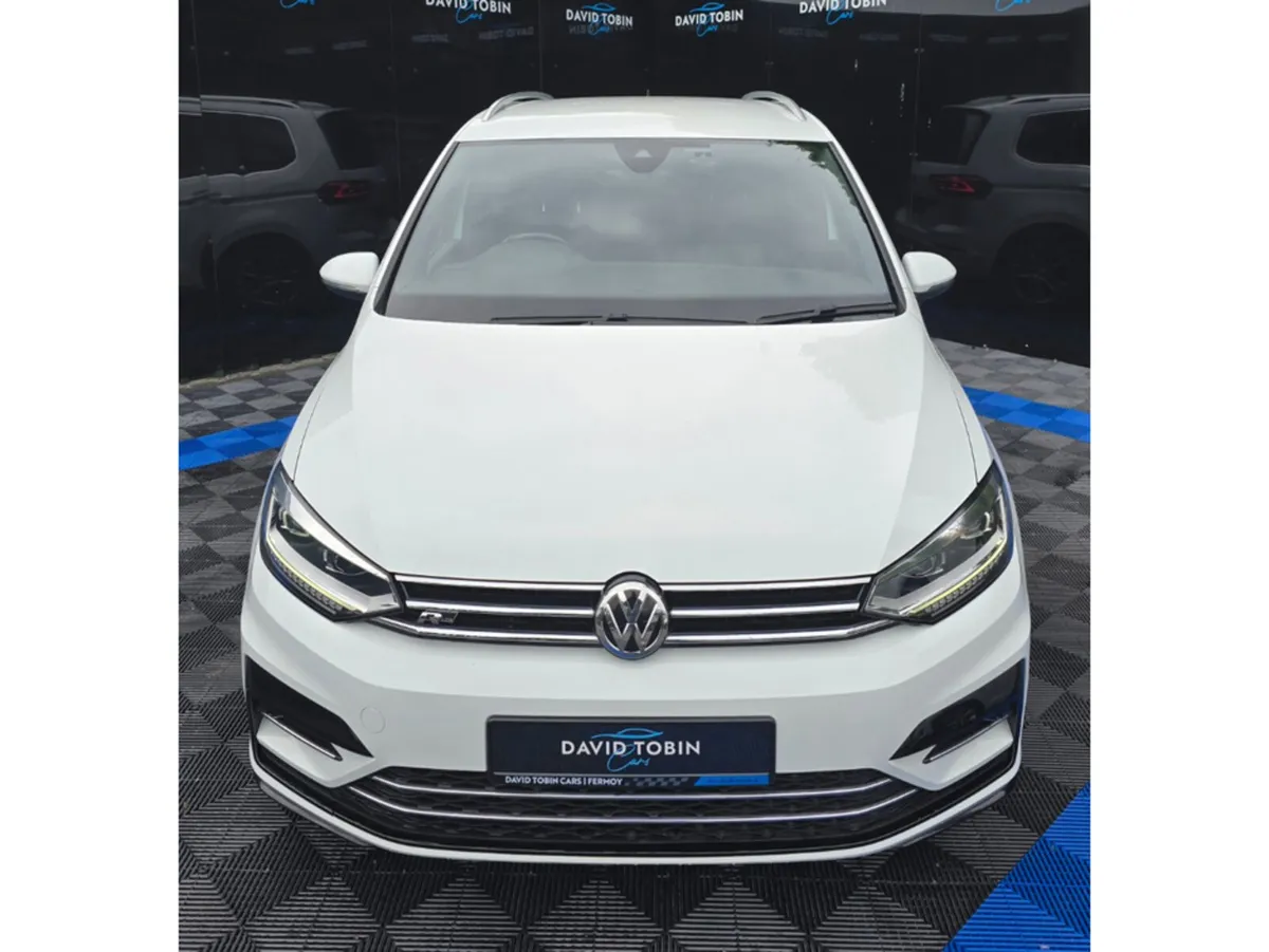Volkswagen Touran MPV, Petrol, 2017, White