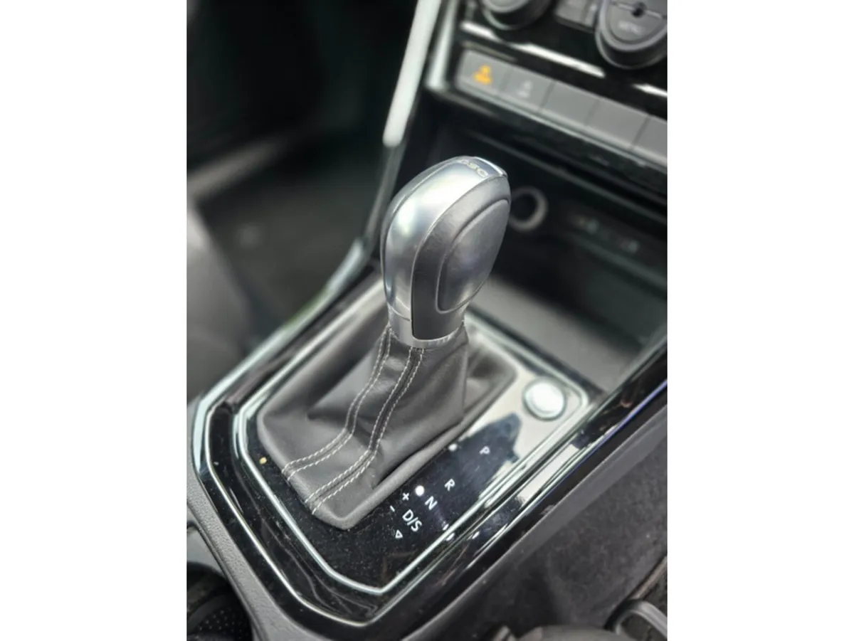 Volkswagen Touran MPV, Petrol, 2017, White
