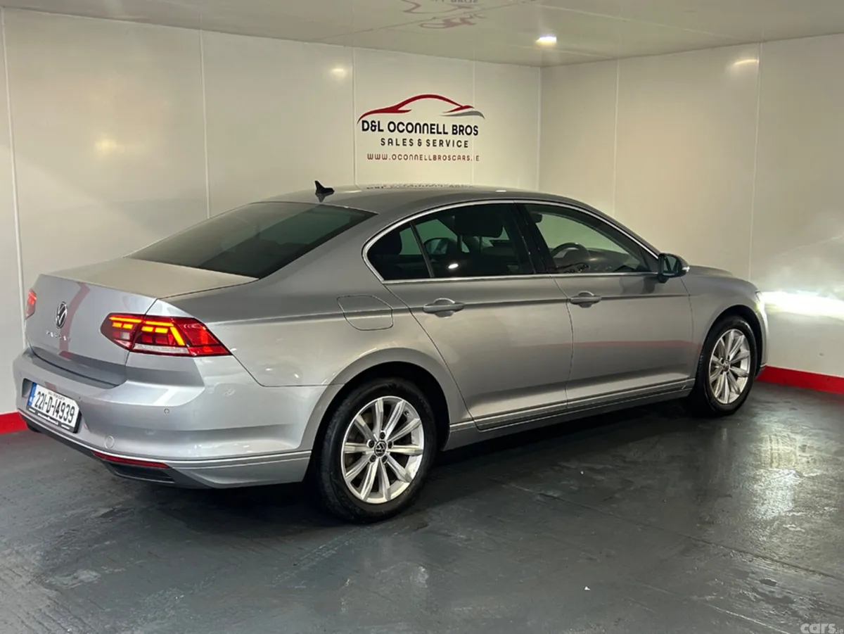 Volkswagen Passat Saloon, Diesel, 2022, Silver
