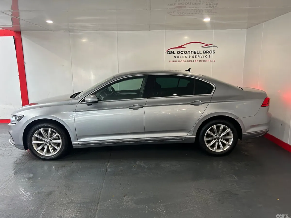 Volkswagen Passat Saloon, Diesel, 2022, Silver
