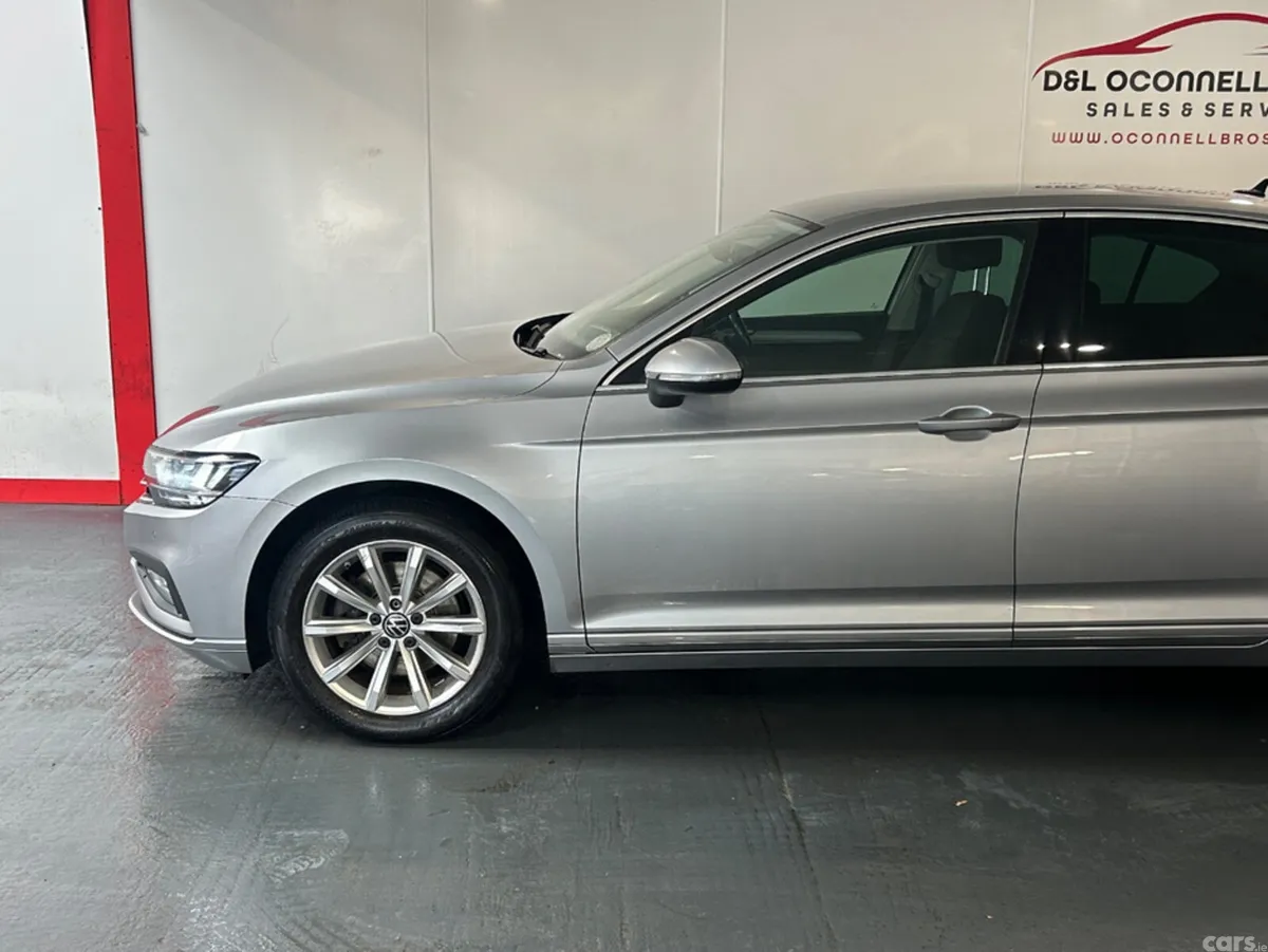Volkswagen Passat Saloon, Diesel, 2022, Silver