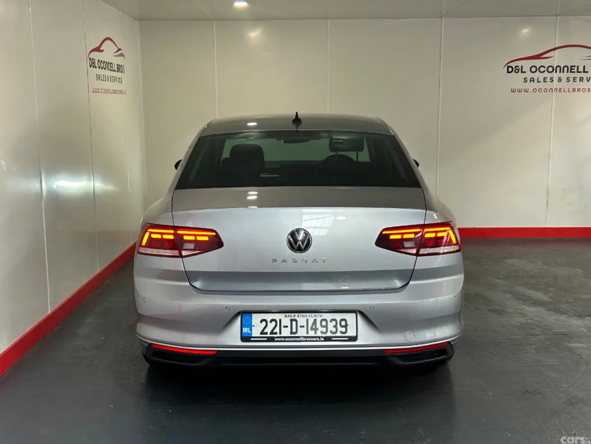 Volkswagen Passat Saloon, Diesel, 2022, Silver