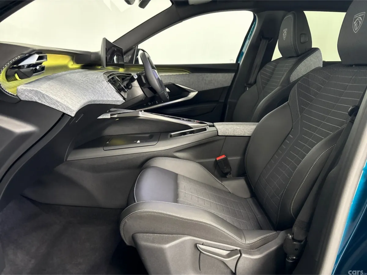 Peugeot 5008 Hatchback, Electric, 2025, Blue