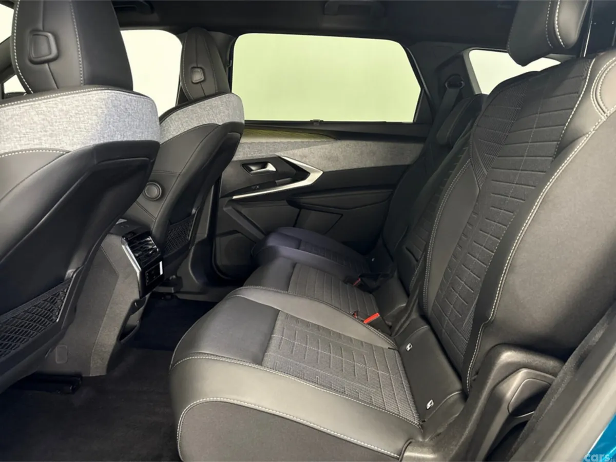 Peugeot 5008 Hatchback, Electric, 2025, Blue