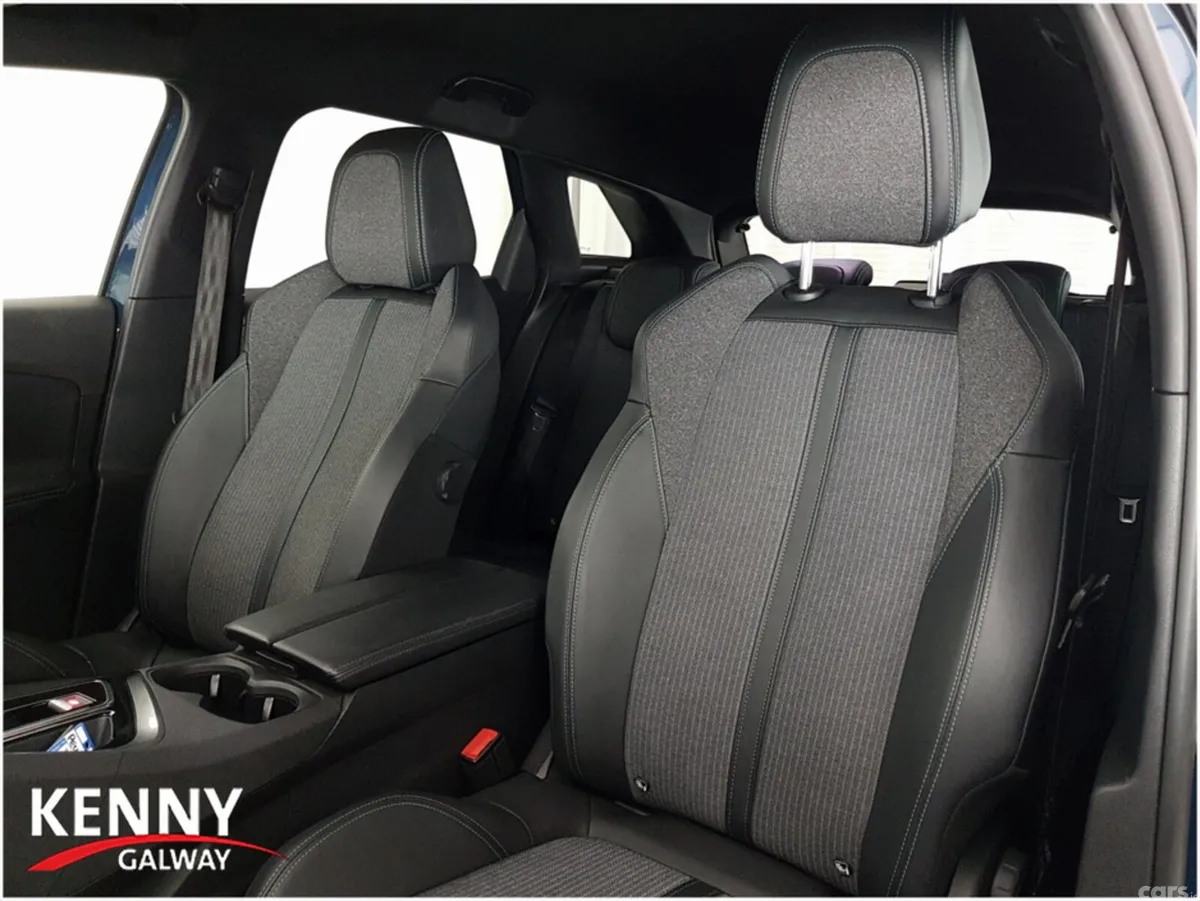 Peugeot 3008 MPV, Diesel, 2023, Blue