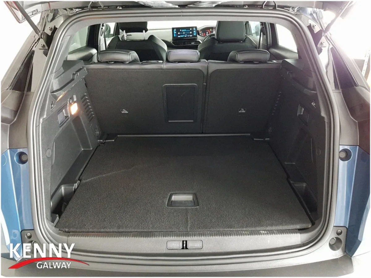 Peugeot 3008 MPV, Diesel, 2023, Blue