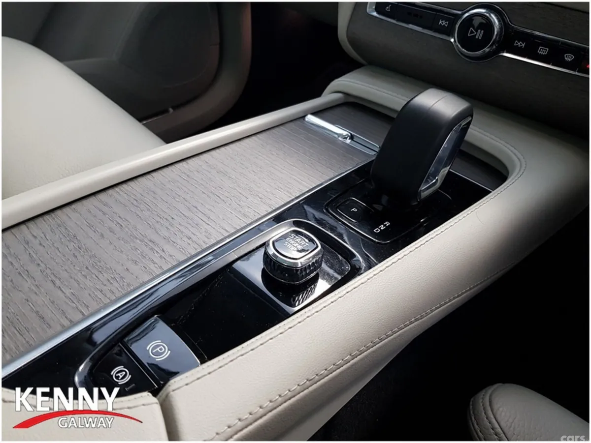 Volvo XC90 MPV, Petrol Plug-in Hybrid, 2024, Black