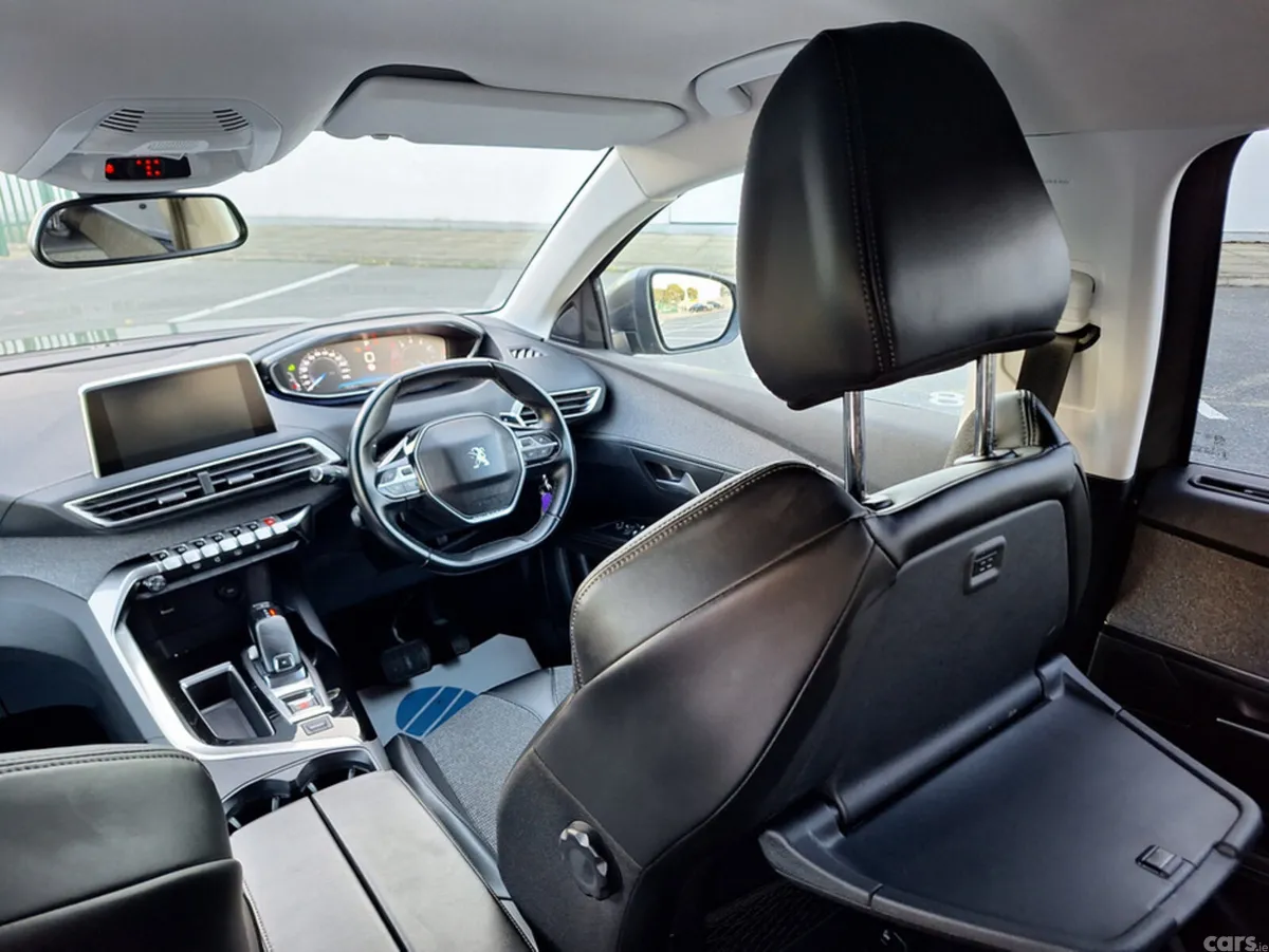 Peugeot 5008 MPV, Petrol, 2018, Grey