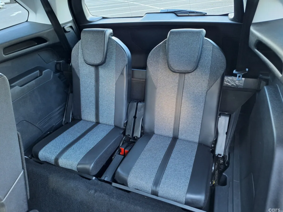 Peugeot 5008 MPV, Petrol, 2018, Grey