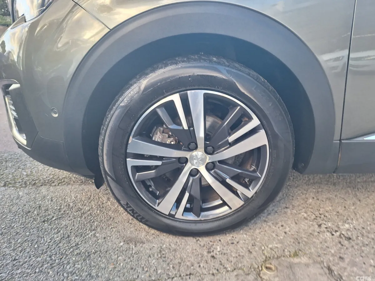 Peugeot 5008 MPV, Petrol, 2018, Grey