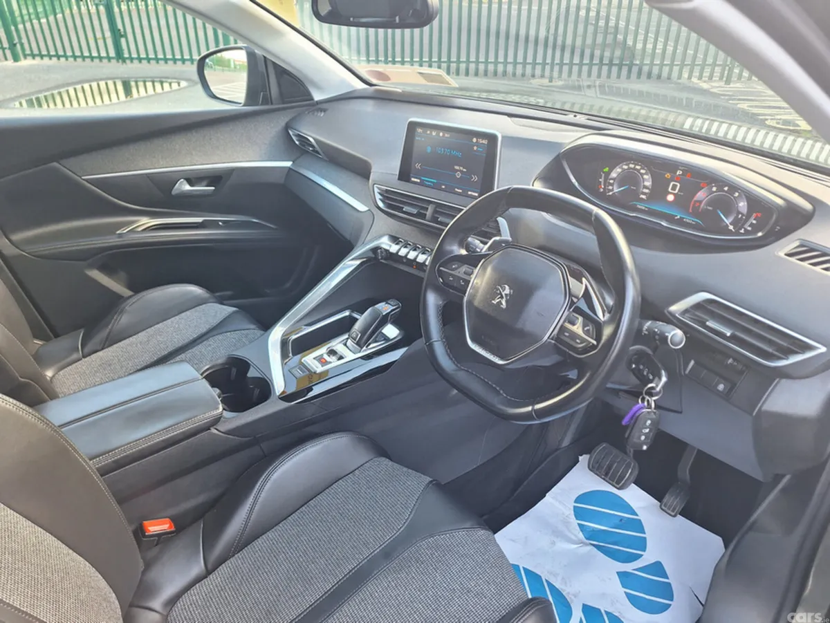 Peugeot 5008 MPV, Petrol, 2018, Grey