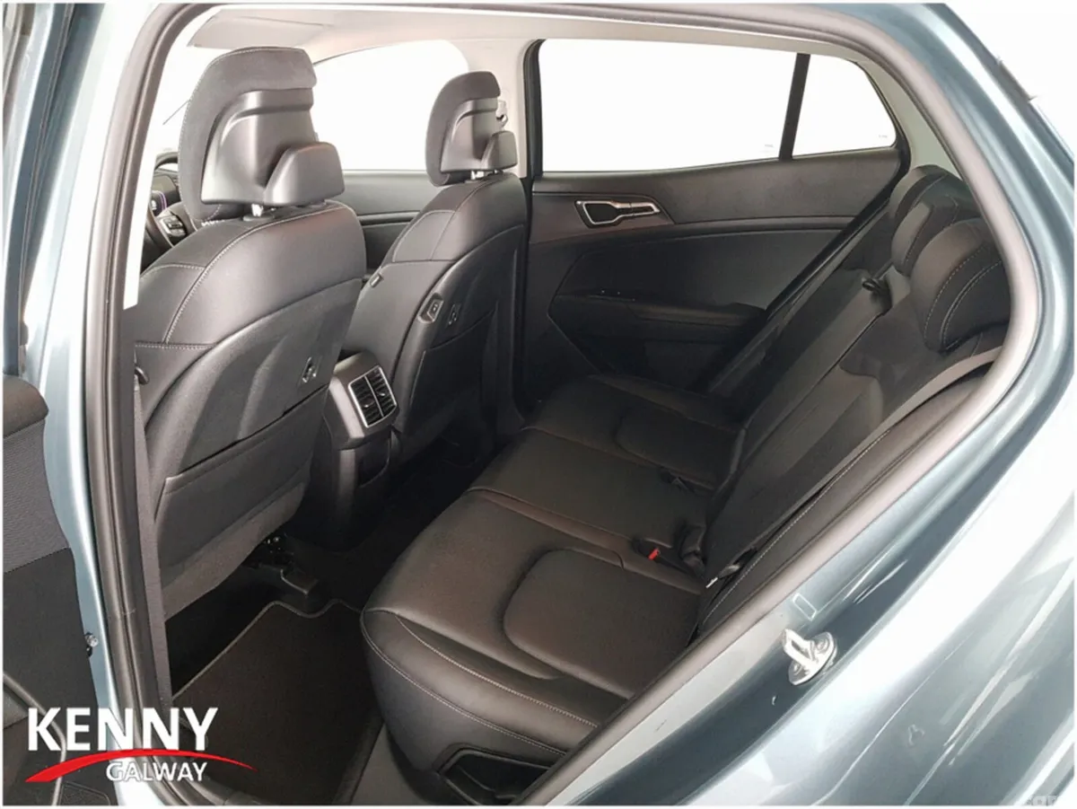 Kia Sportage MPV, Diesel, 2025, Grey