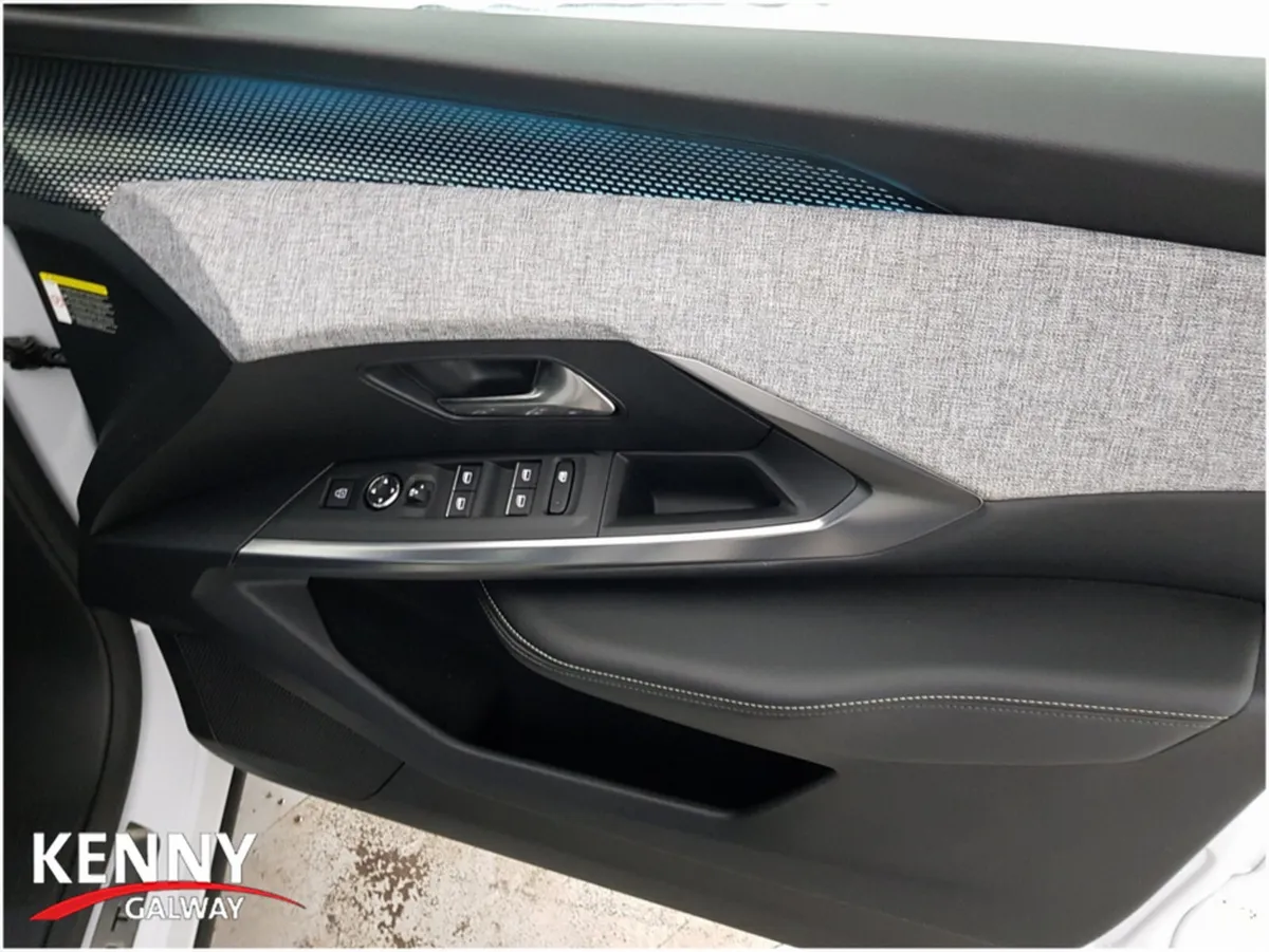 Peugeot 3008 MPV, Electric, 2024, White