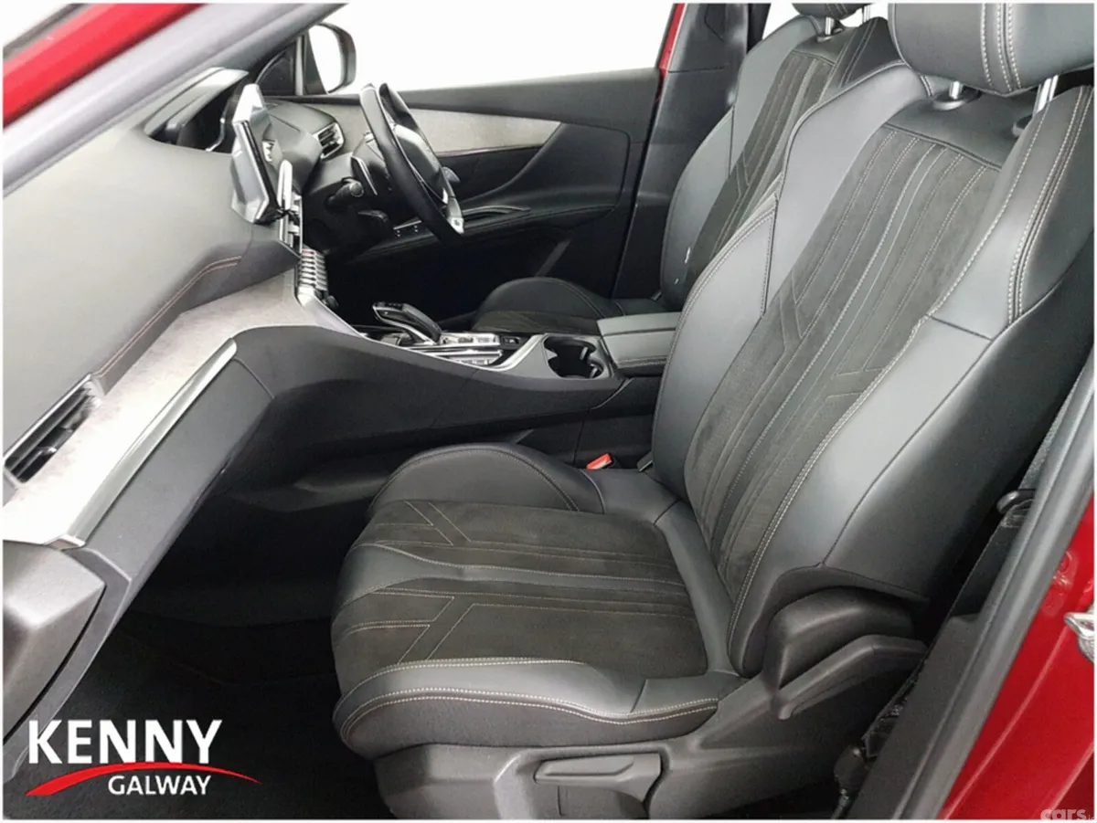 Peugeot 5008 MPV, Petrol, 2021, Red