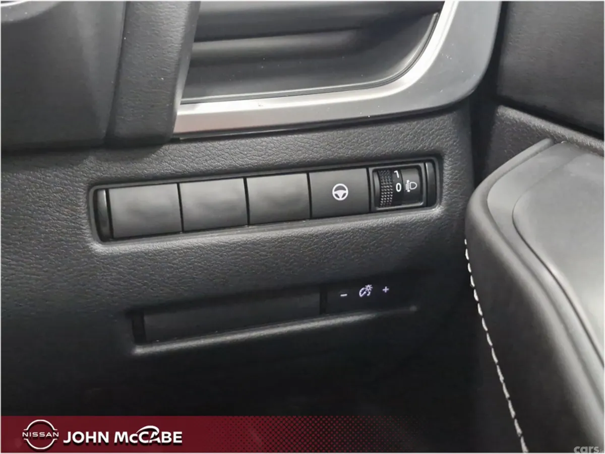 Nissan Qashqai MPV, Petrol Hybrid, 2026, Red