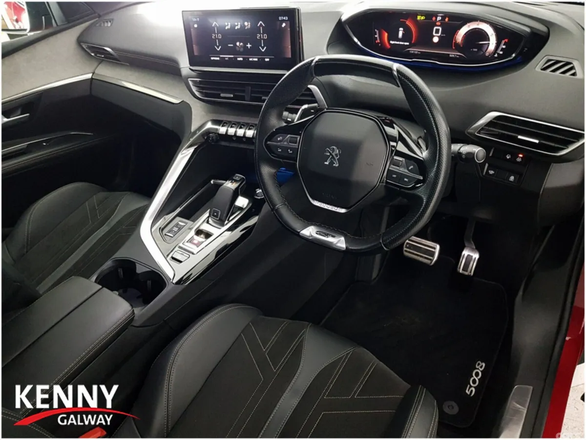 Peugeot 5008 MPV, Petrol, 2021, Red