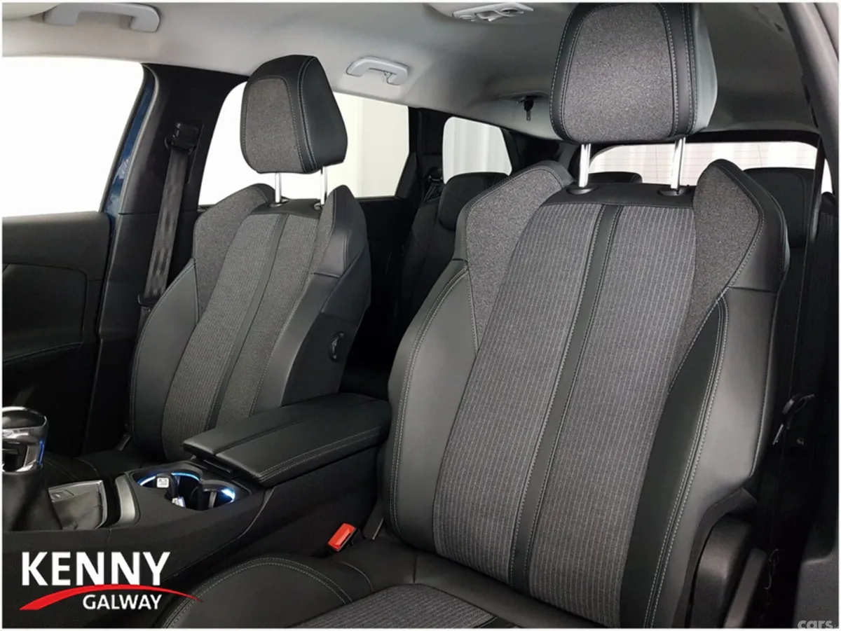 Peugeot 5008 MPV, Petrol, 2021, Blue