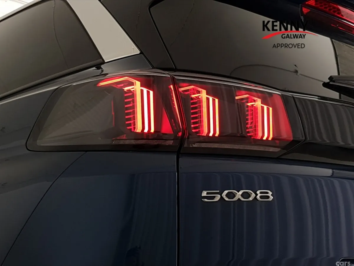Peugeot 5008 MPV, Petrol, 2021, Blue