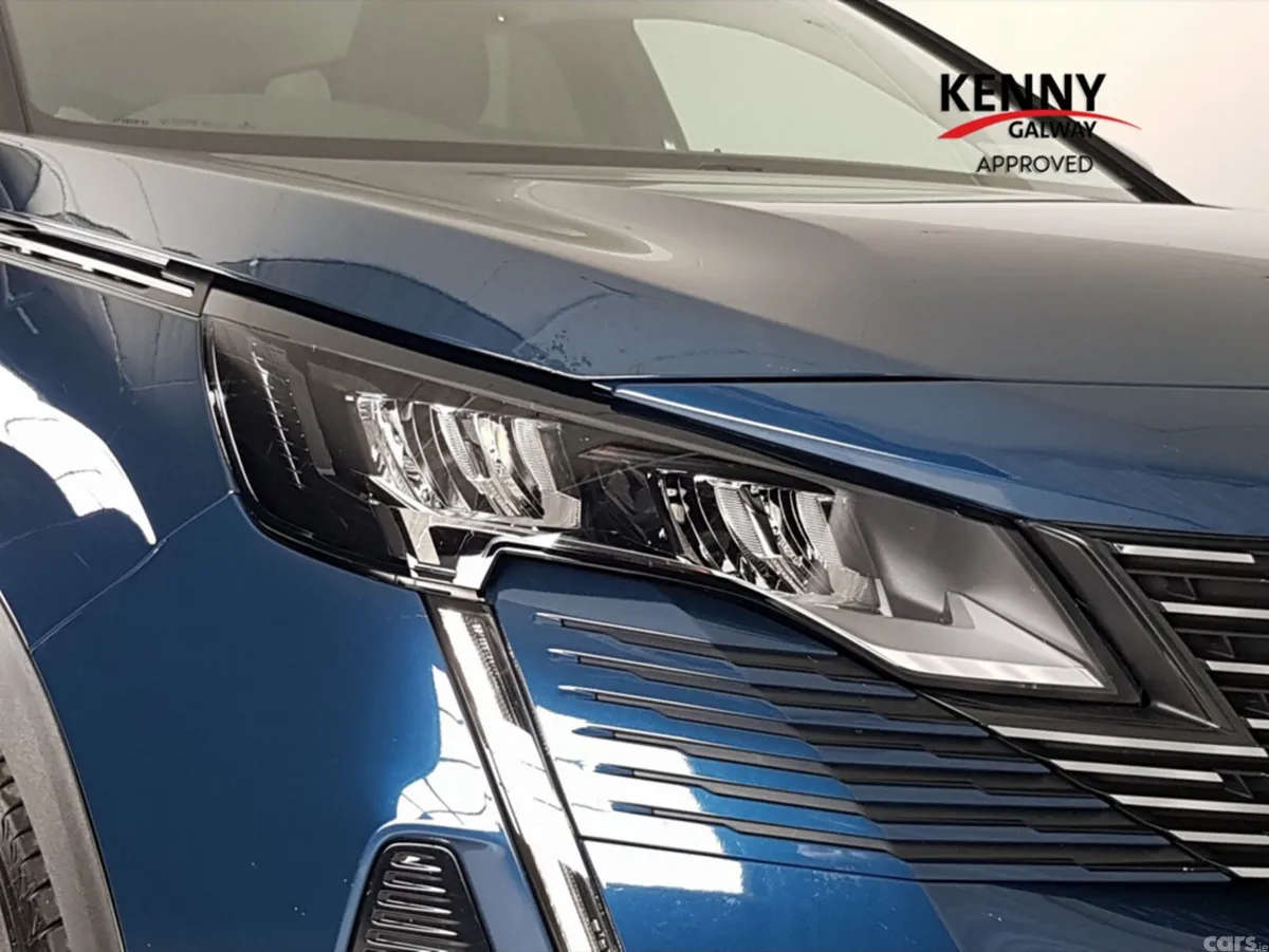 Peugeot 5008 MPV, Petrol, 2021, Blue