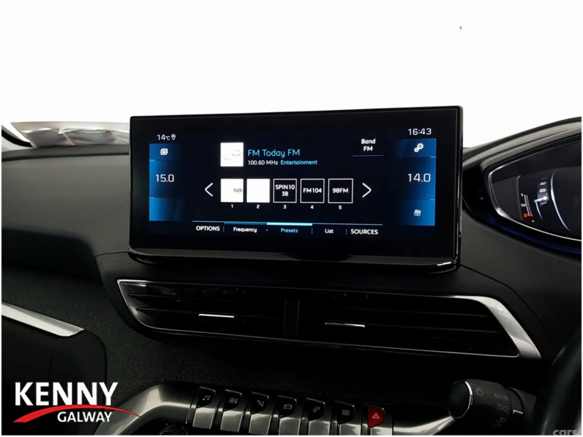 Peugeot 5008 MPV, Petrol, 2021, Blue