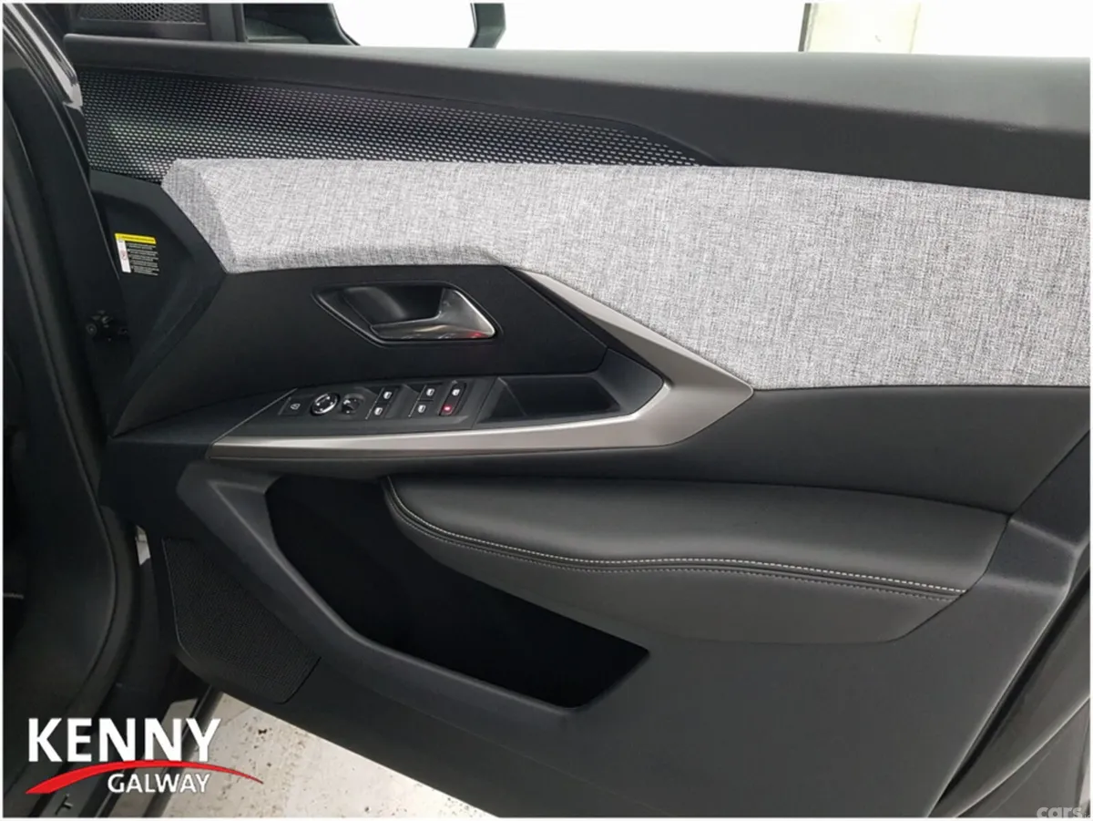Peugeot 3008 MPV, Electric, 2025, Grey