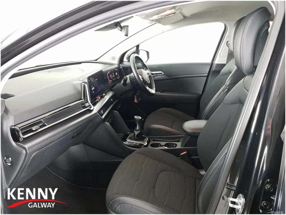 Kia Sportage MPV, Diesel, 2022, Black