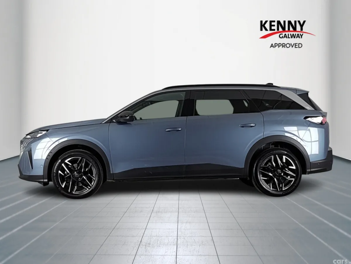 Peugeot 5008 MPV, Petrol, 2025, Blue