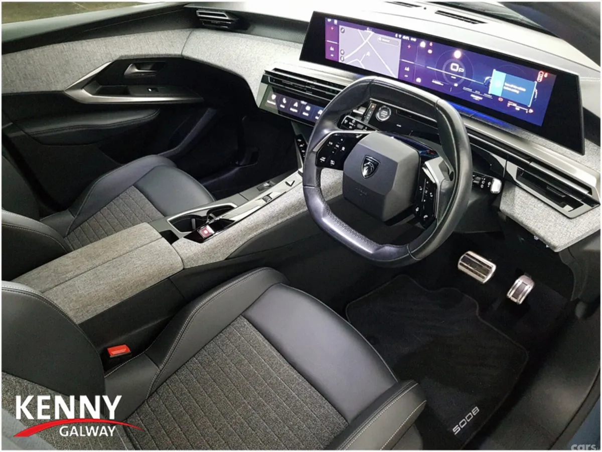 Peugeot 5008 MPV, Petrol, 2025, Blue