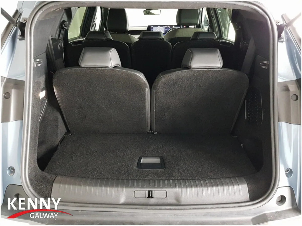 Peugeot 5008 MPV, Petrol, 2025, Blue