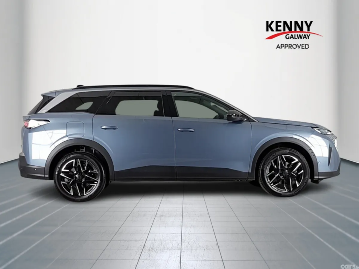 Peugeot 5008 MPV, Petrol, 2025, Blue