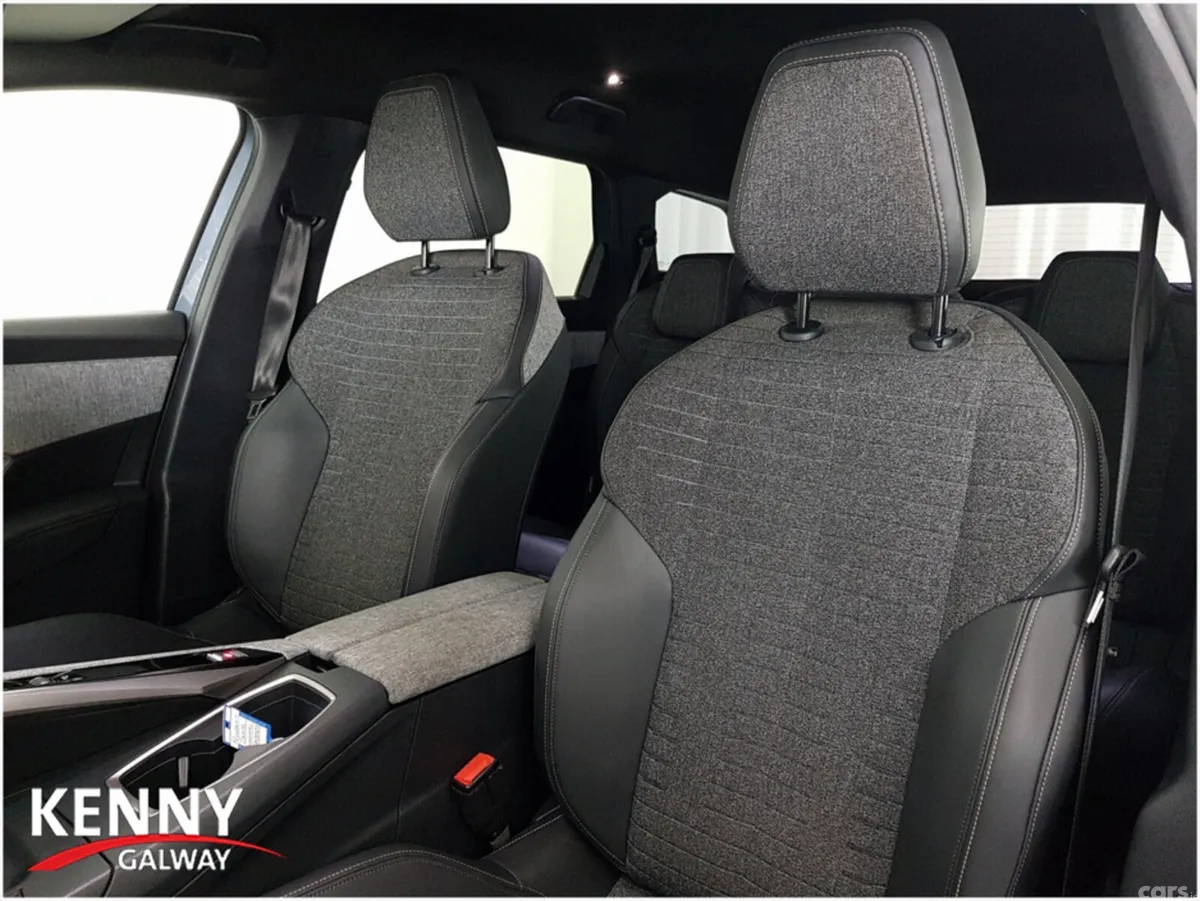 Peugeot 5008 MPV, Petrol, 2025, Blue