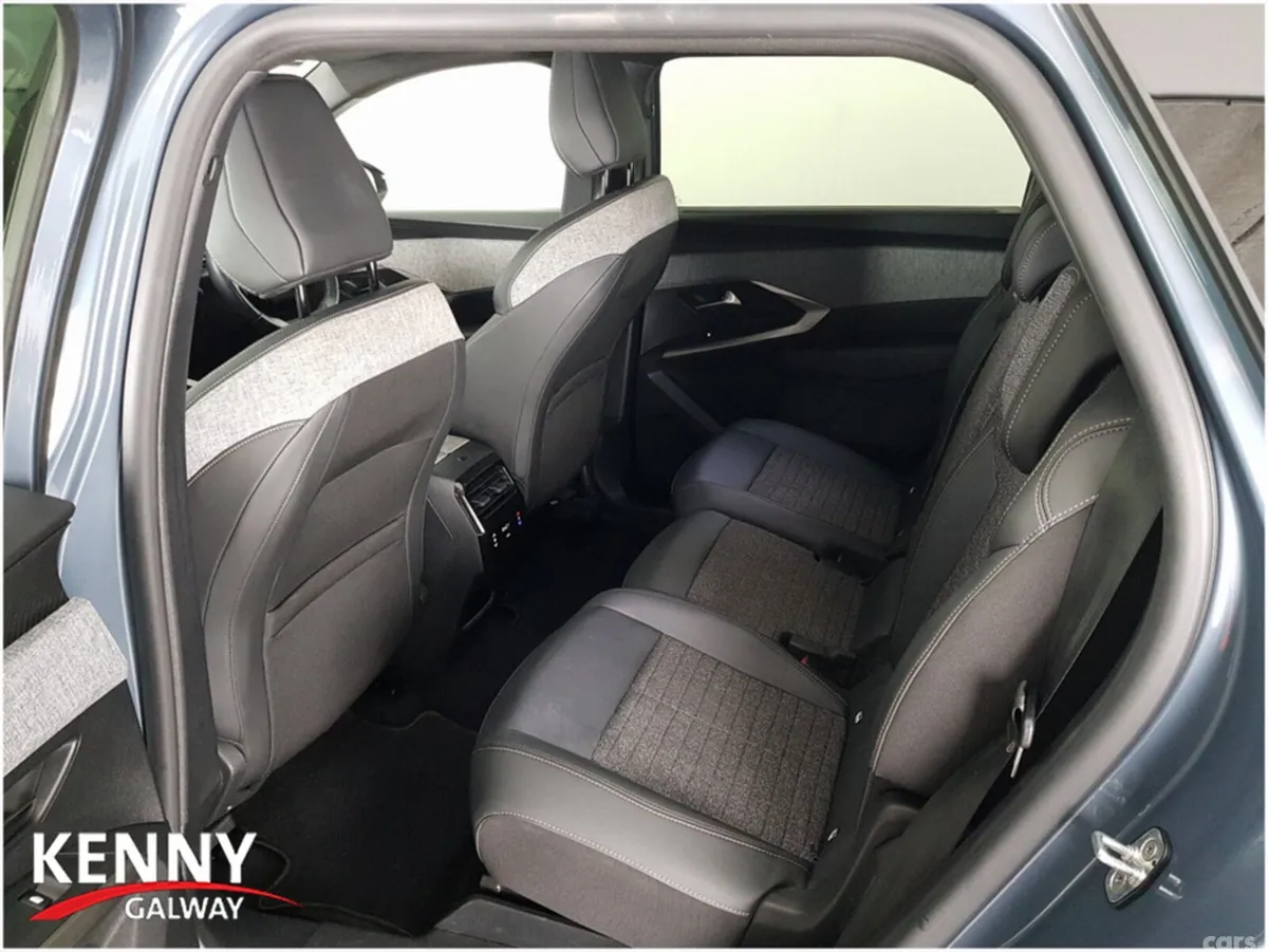 Peugeot 5008 MPV, Petrol, 2025, Blue
