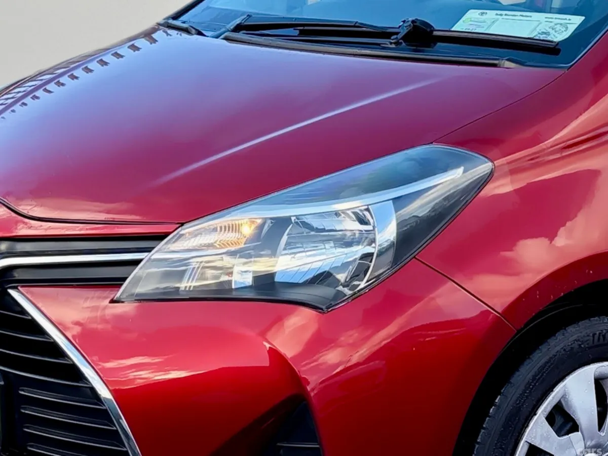 Toyota Yaris Hatchback, Petrol, 2015, Red