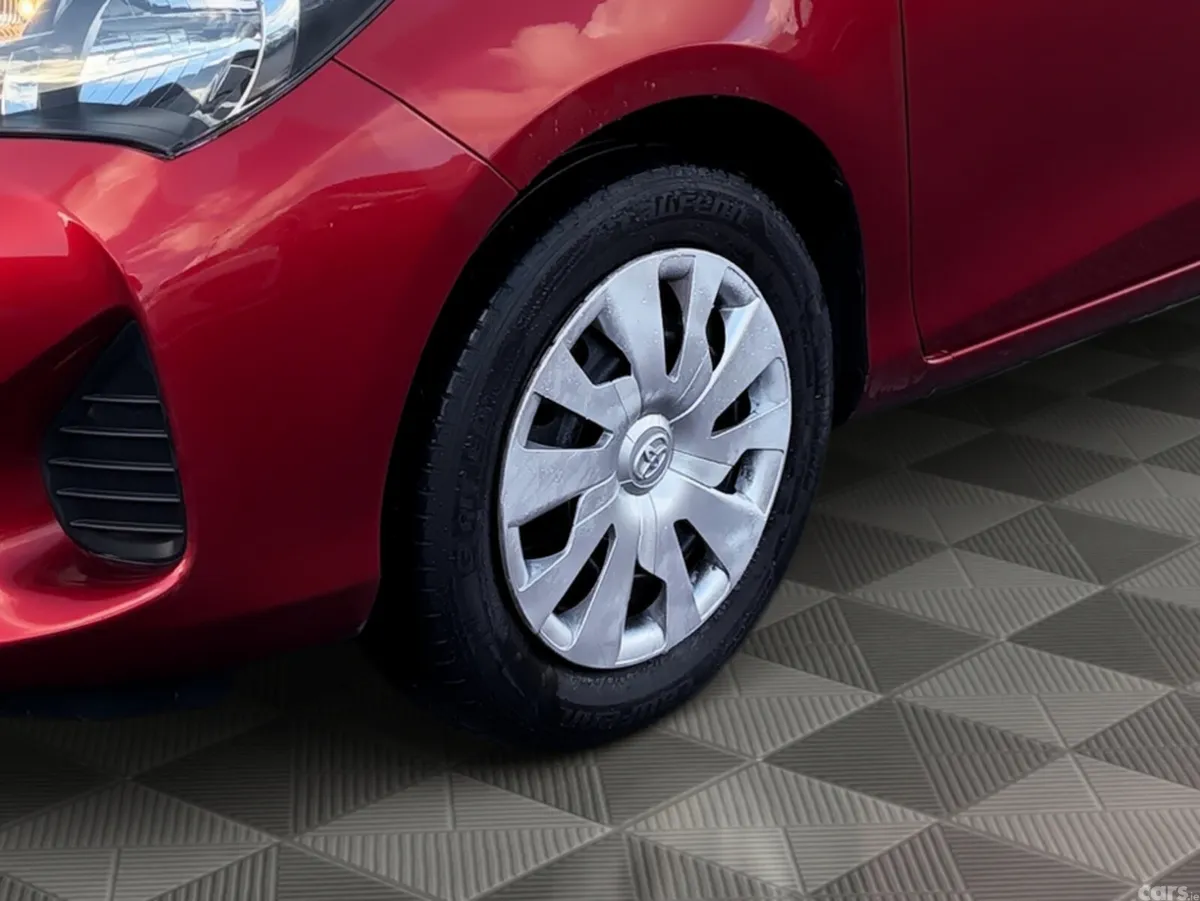 Toyota Yaris Hatchback, Petrol, 2015, Red
