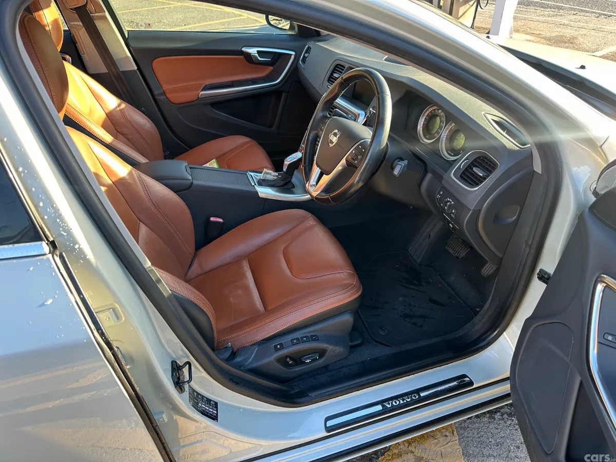 Volvo S60 Saloon, Petrol, 2013, Silver
