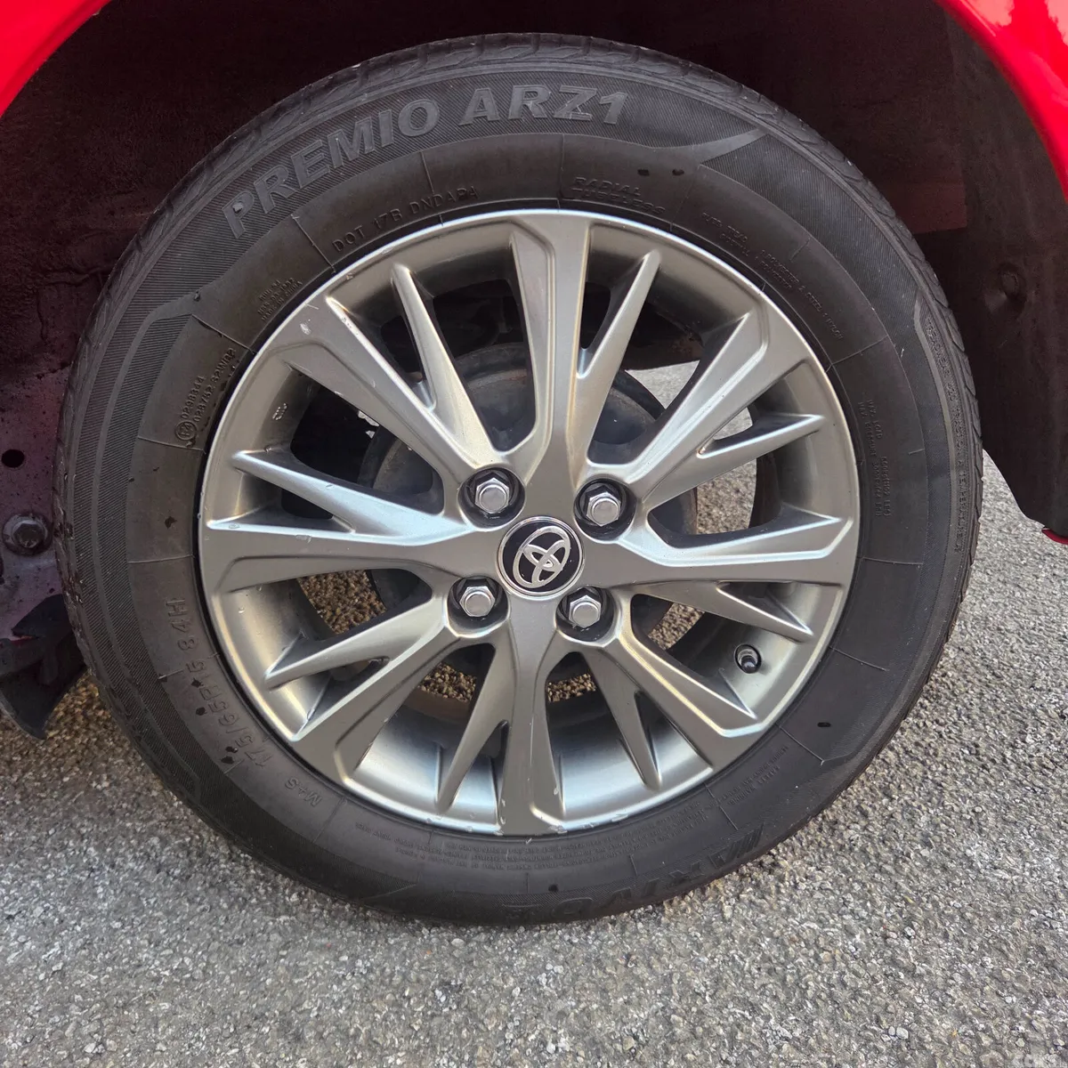 Toyota Yaris Hatchback, Petrol, 2019, Red