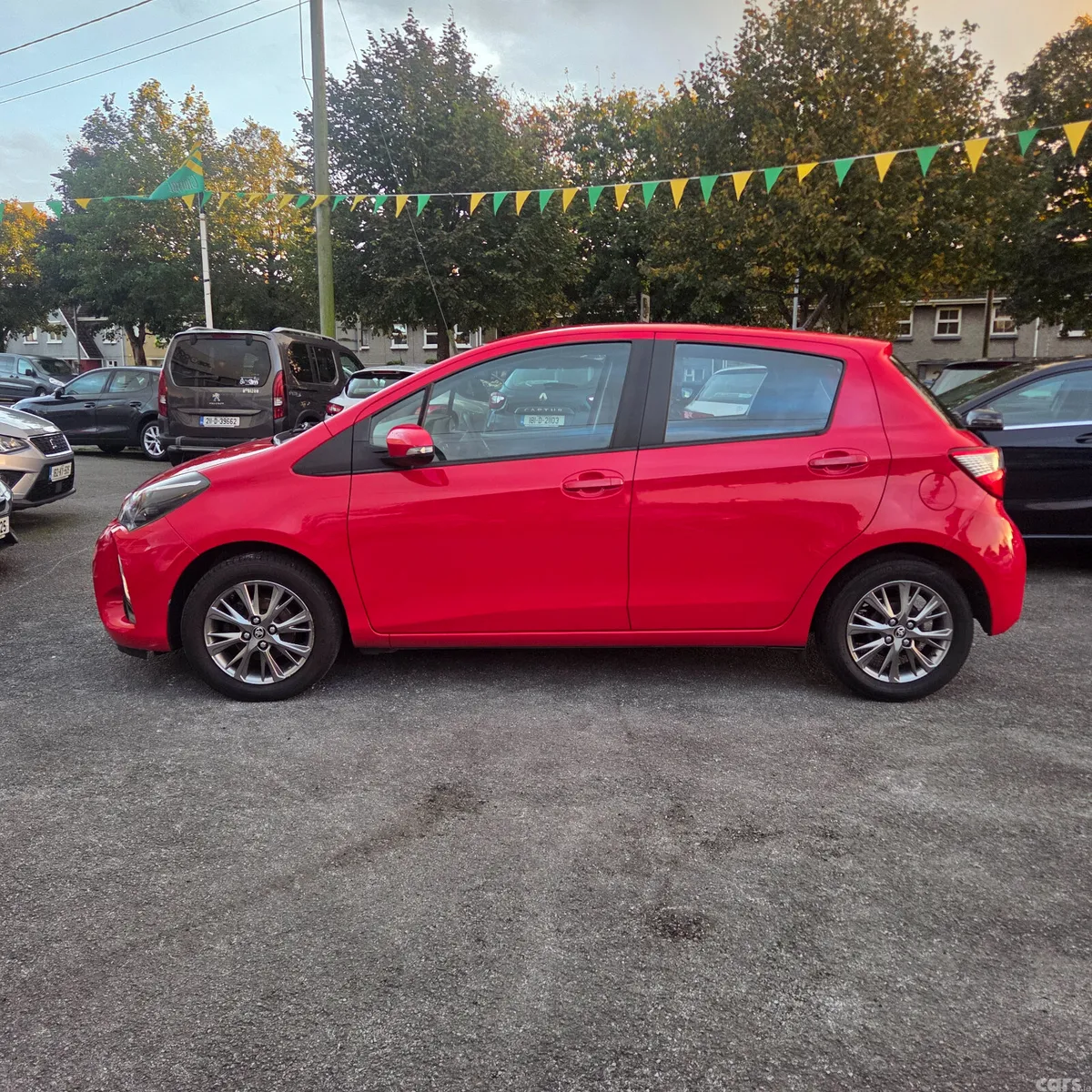 Toyota Yaris Hatchback, Petrol, 2019, Red