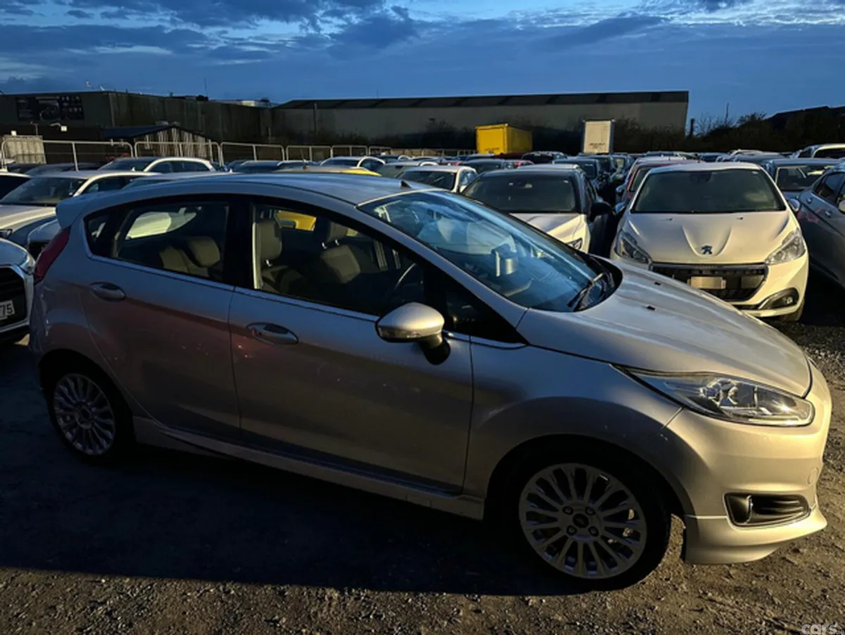 Ford Fiesta Hatchback, Petrol, 2016, Silver